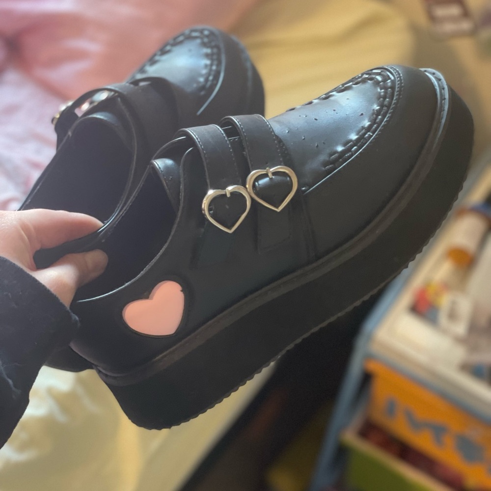HEART BUCKLE PLATFORM LOAFER